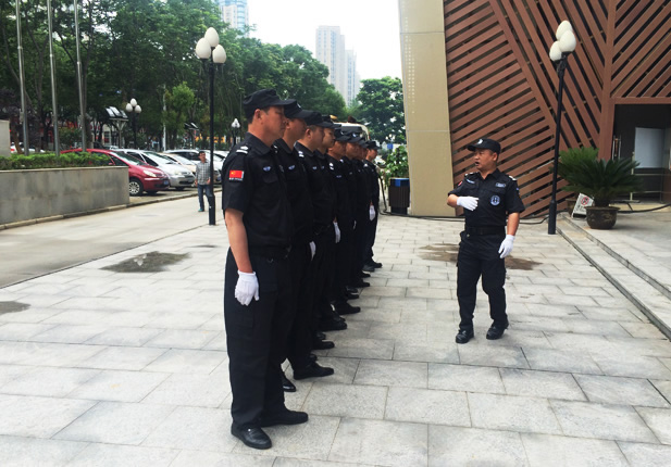 深寶華的專業(yè)服務(wù)為我們廣場的順利運(yùn)營提供了安全保障